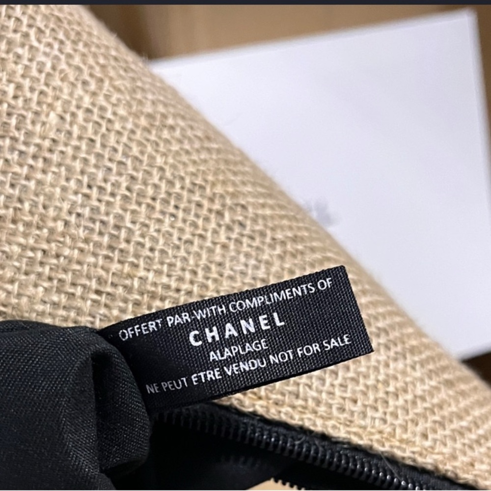 Chanel VIP Makeup Bag - Picture 5 of 6